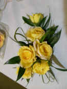 Yellow rose corsage.JPG (1676813 bytes)