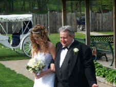 bride and dad.jpg (66538 bytes)